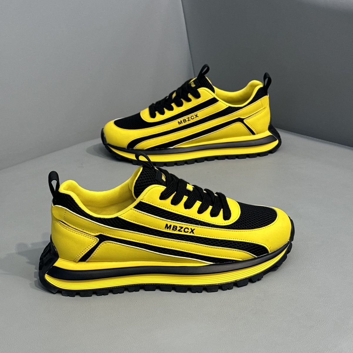 Badminton Shoes - メンズメッシュ通気性スポーツランニングシューズ高級ブランド新品カジュアルテニストレーニングスニーカー男性用