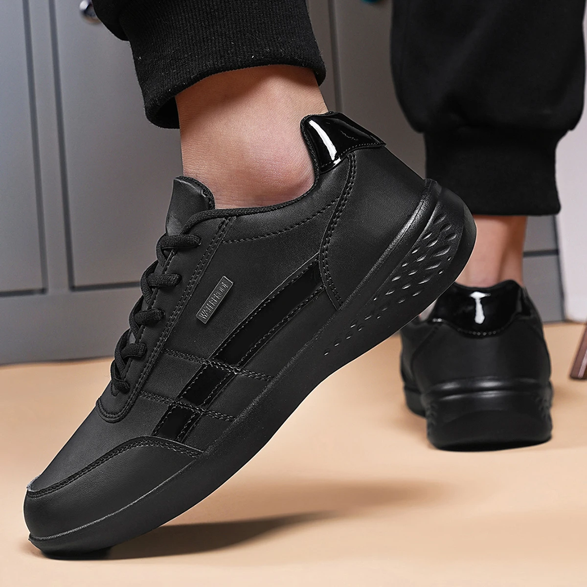 レザーPUメンズシューズスニーカートレンドカジュアルシューズ - Badminton Shoes Men のレビューと価格