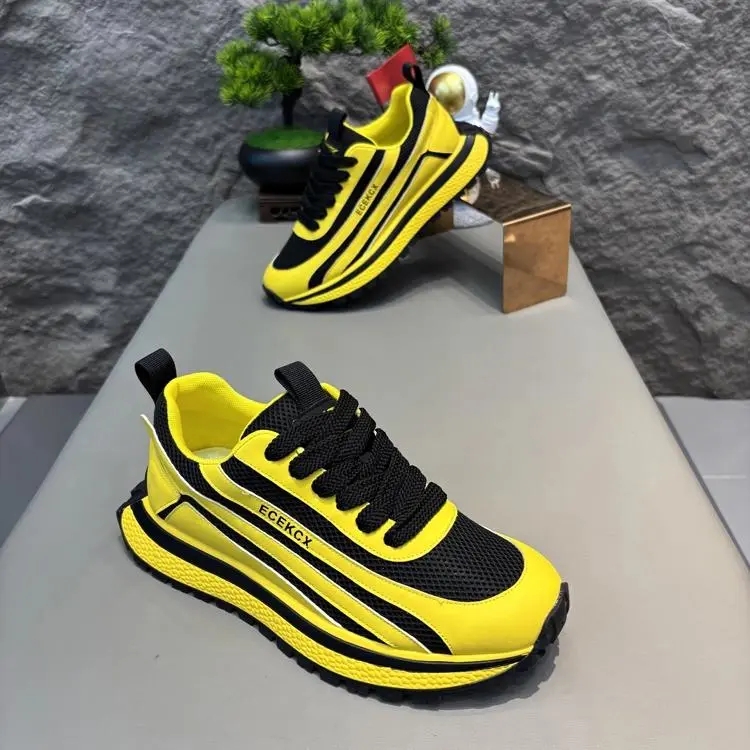 メンズメッシュ通気性スポーツランニングシューズ高級ブランド新 - Badminton Shoes のレビューと価格